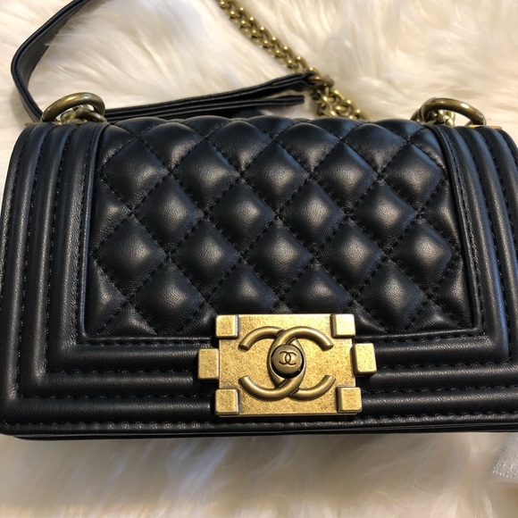 CHANEL Handbags - Chanel Boy Bag Shoulderbag Black quilted leather